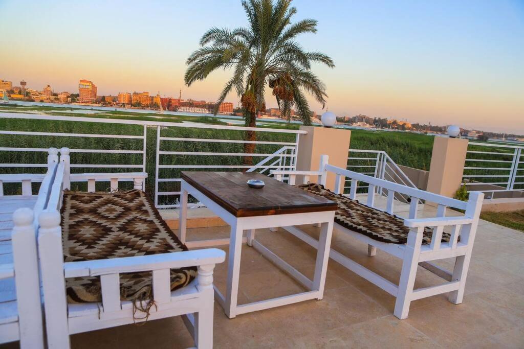 Royal Nile Villa - Nile View Apartment 1 ルクソール エクステリア 写真